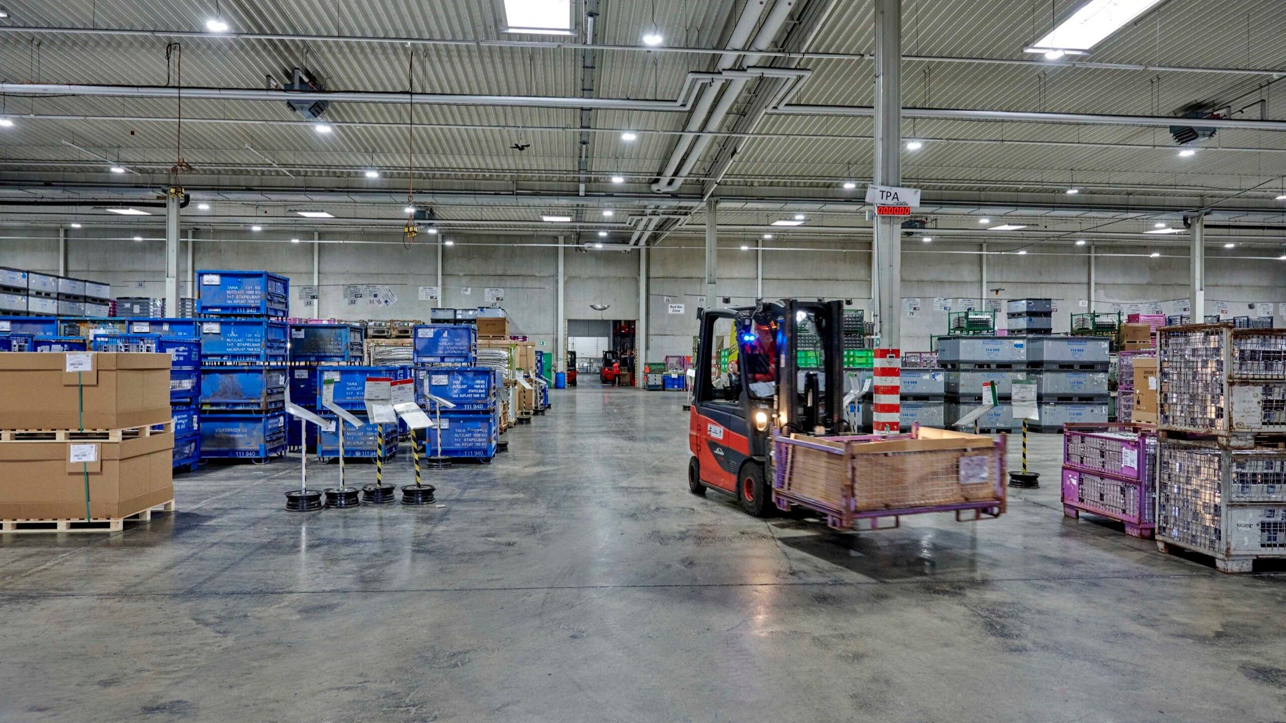 Lagerlogistik gottmadingen Automotivelager mit stapler