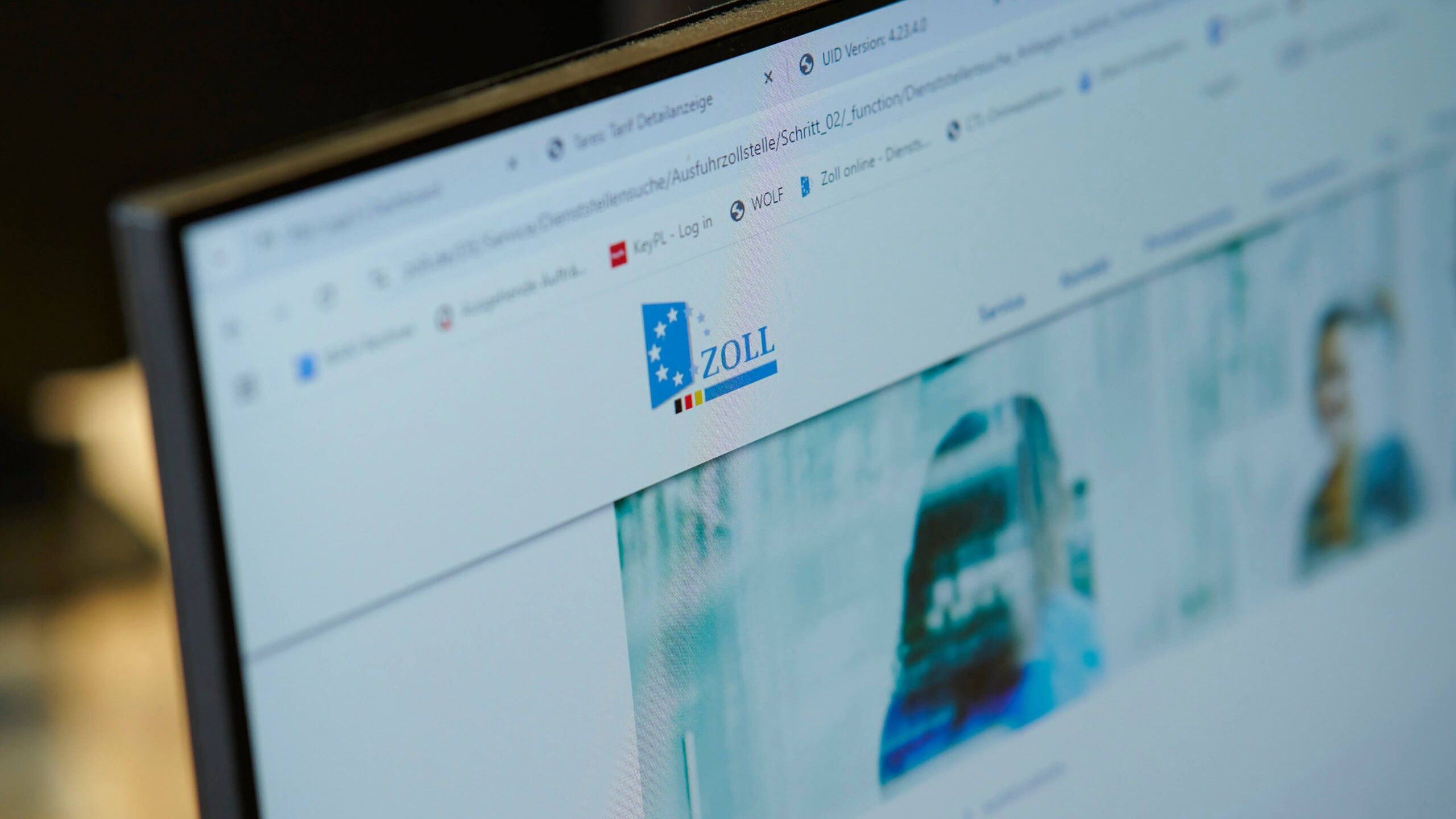 Nahaufnahme einer Zoll Website auf einem Bildschirm