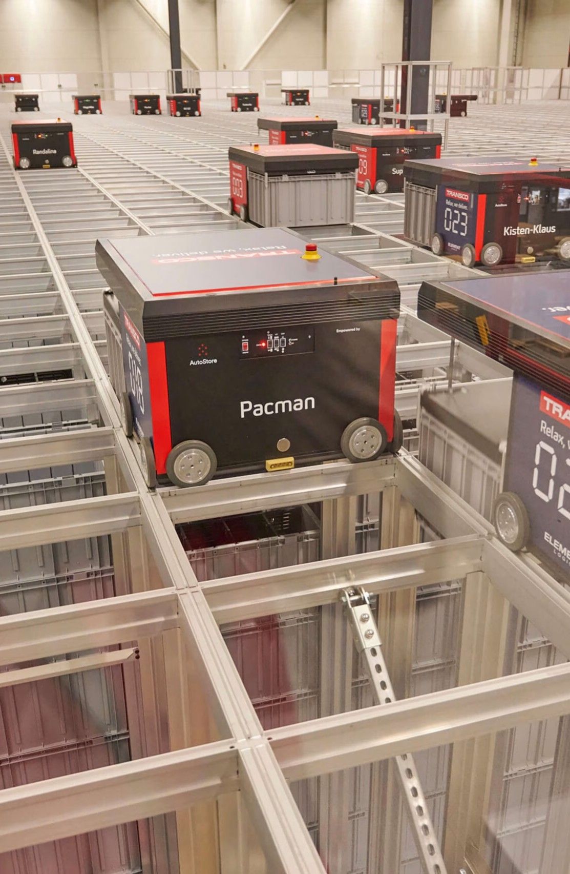Transco Fulfillment-Roboter auf Autostore Anlage in Transco Logistikzentrum