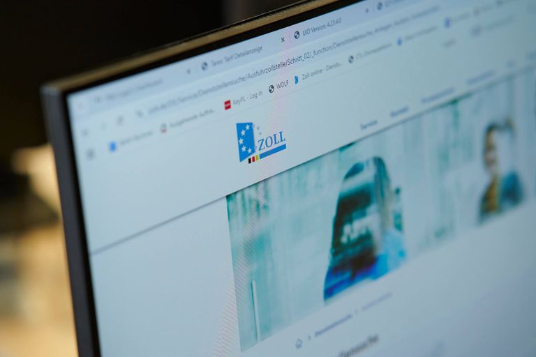 Nahaufnahme einer Zoll Website auf einem Bildschirm