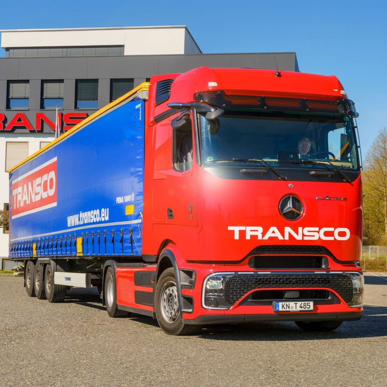 Mercedes-Benz eActros 600 vor TRANSCO Gebäude in Singen